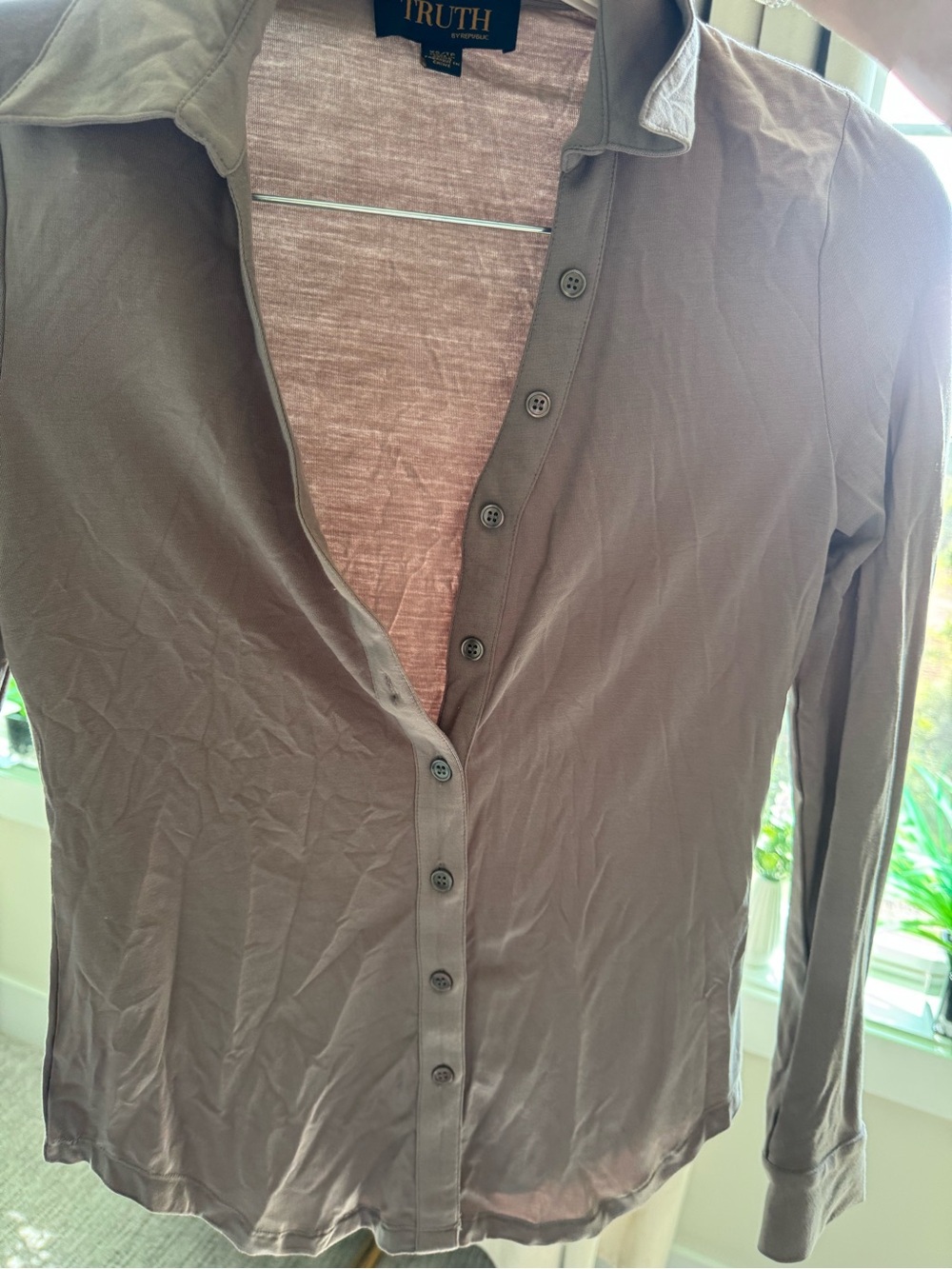 Truth Essentials women’s Long-Sleeve Button Shirt - Taupe